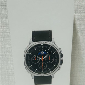 갤럭시워치8 클래식 46mm 블랙 새상품 판매합니다.