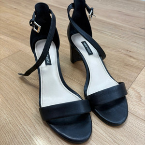 나인웨스트 245cm