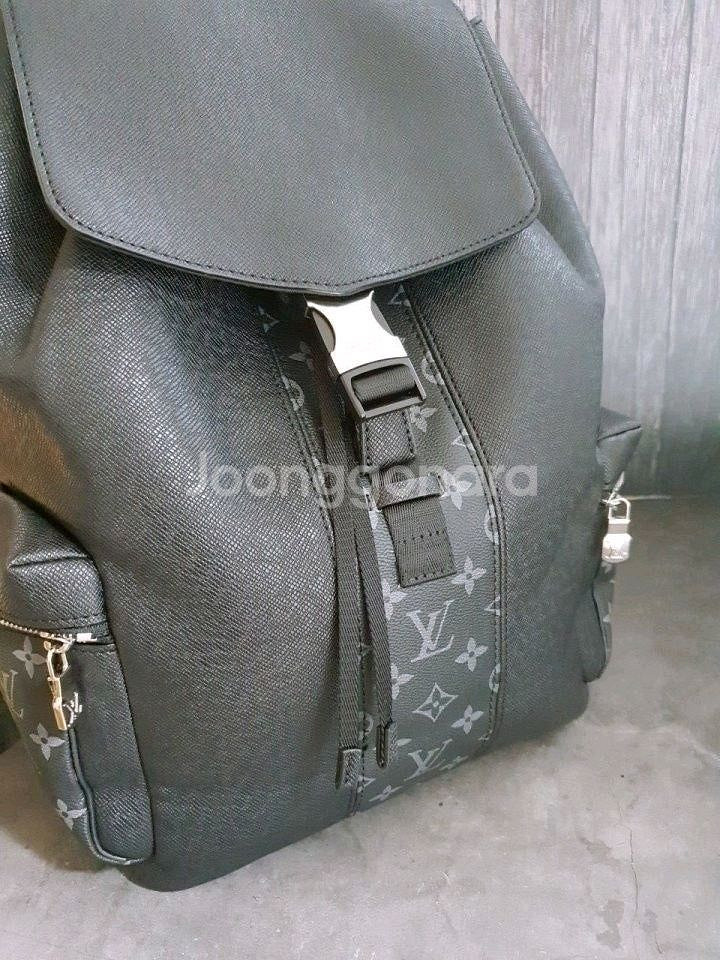 루이비통 아웃도어 백팩 새상품--3