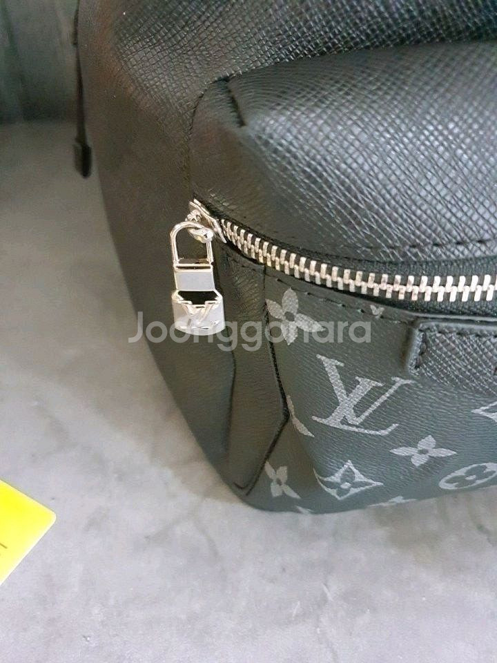 루이비통 아웃도어 백팩 새상품--6