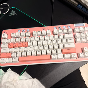 로지텍g715