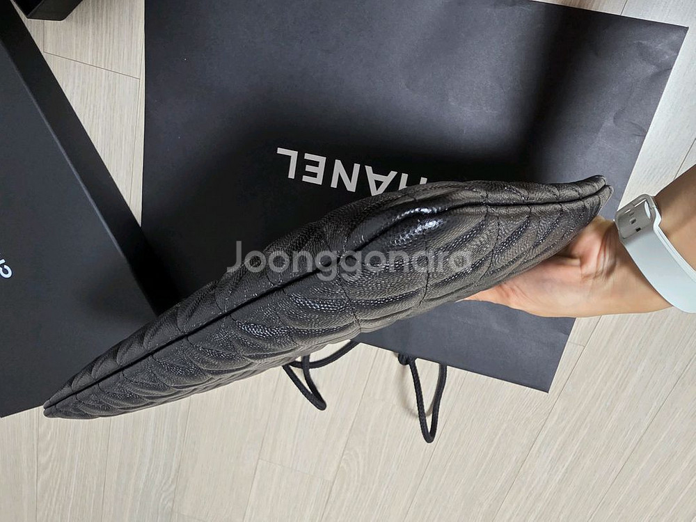 샤넬 캐비어 클러치 라지 블랙--2