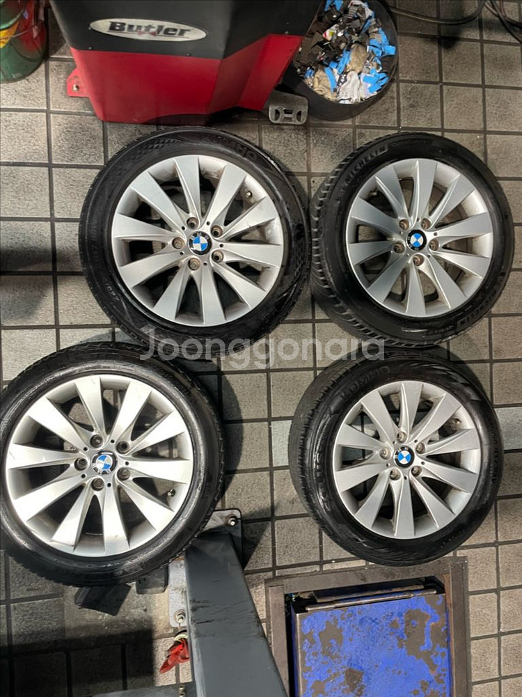 Bmw 17인치 휠타이어 한대분 저렴하게 판매합니다!--0
