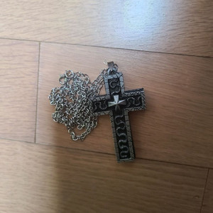 티노스 목걸이