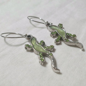유니크한 도마뱀 귀걸이 이미지