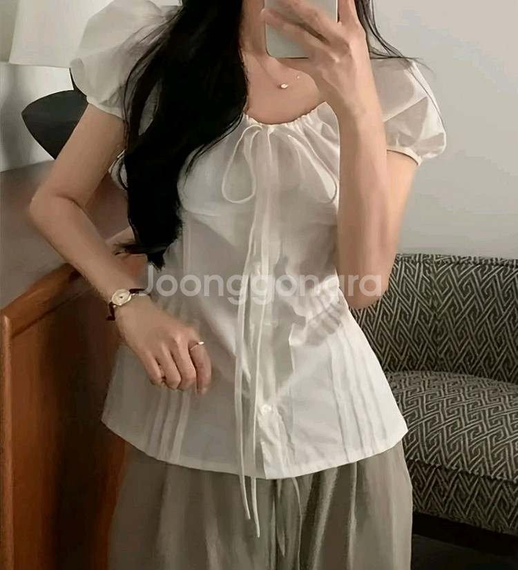 화이트 퍼프 블라우스.L사이즈.새상품.--0