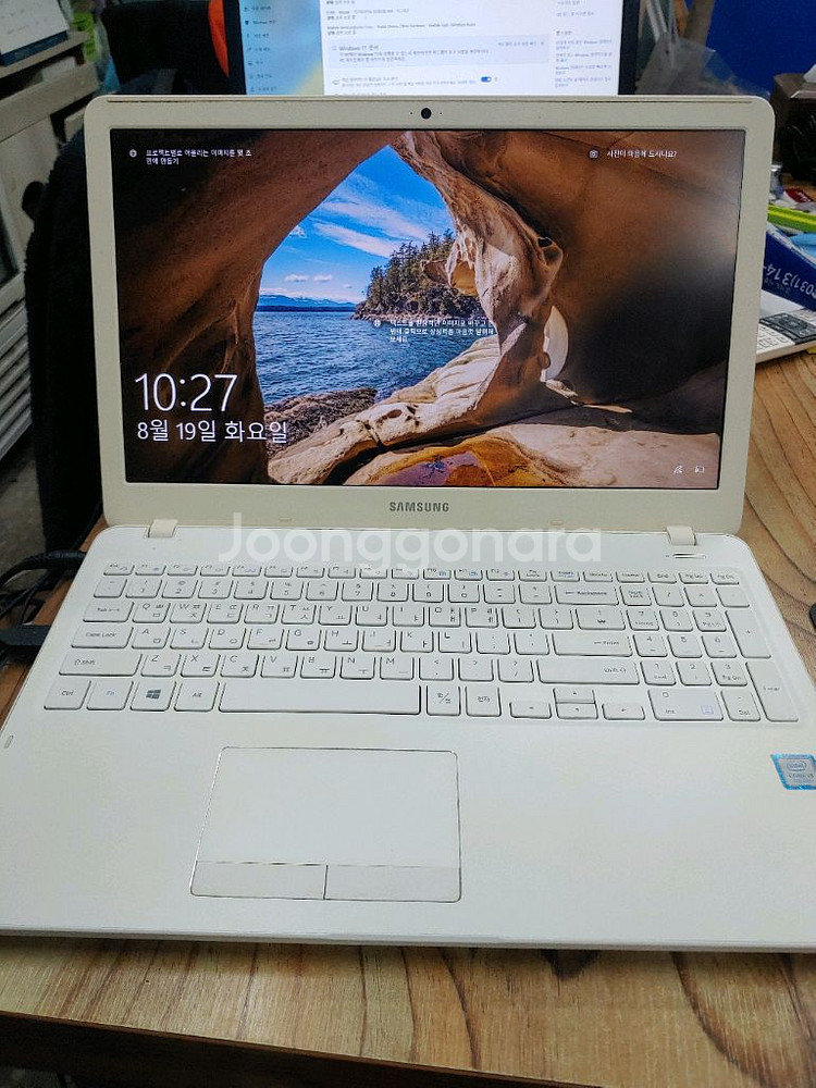 삼성 노트북 (nt500r5w) i3. 7세대.--0