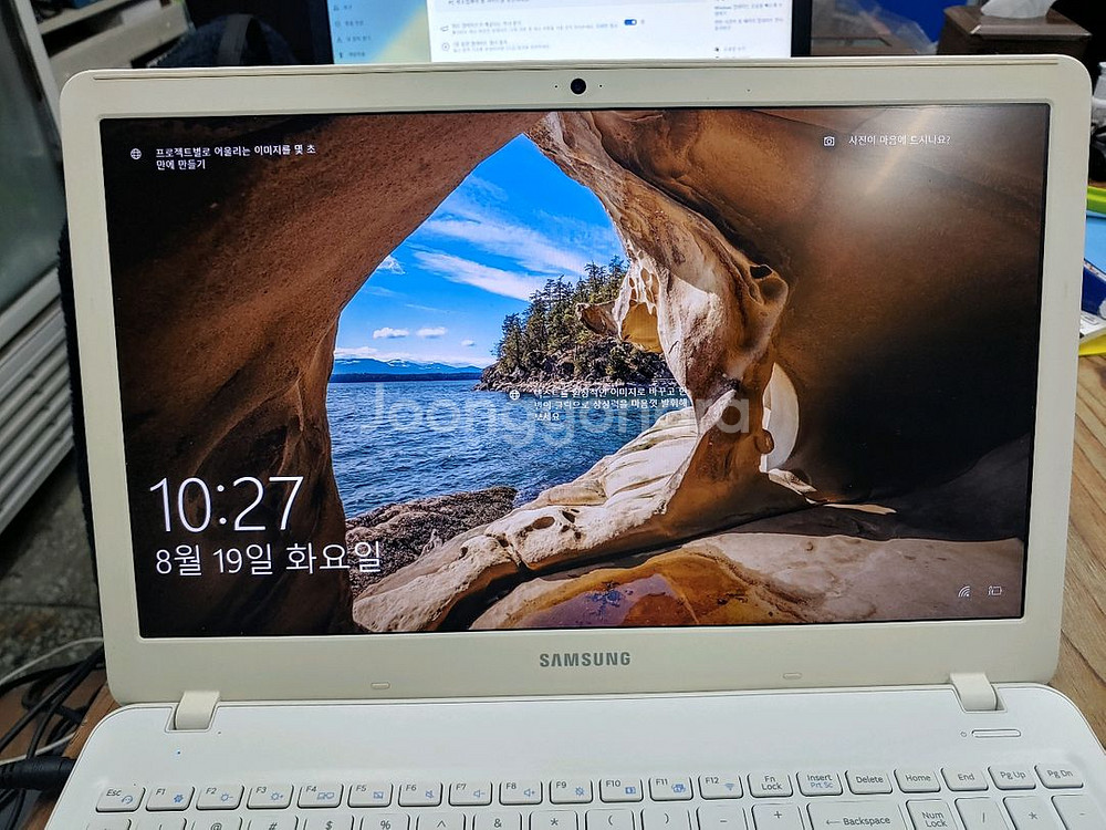 삼성 노트북 (nt500r5w) i3. 7세대.--5