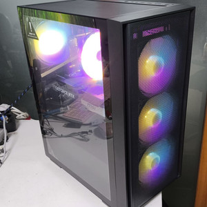 9600X 32g메모리 RTX 5070 게임용 컴퓨터