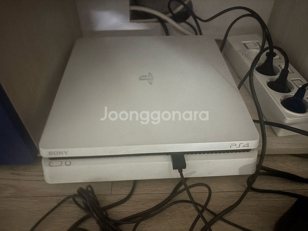 ps4 slim--0