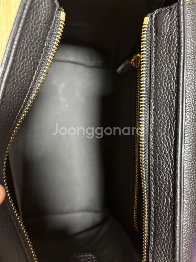쿠론 마르스 토트백 판매합니다.--2