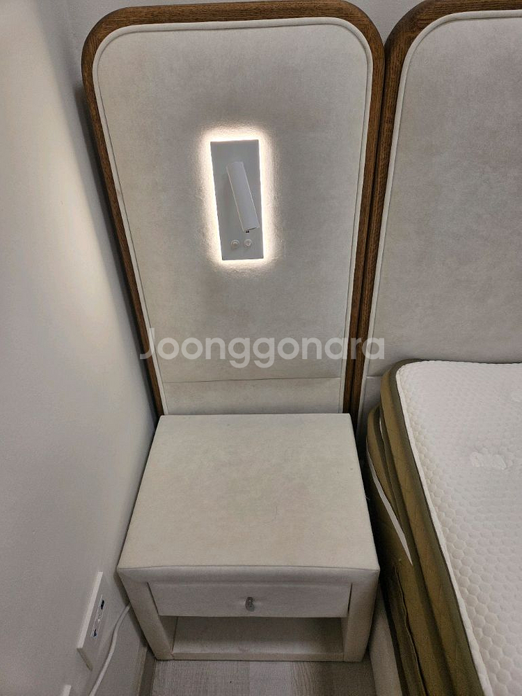 고급매트리스와 침대프레임세트--2