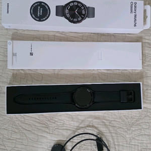 갤럭시 워치6 클래식 43mm 팝니다.