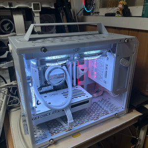 RTX5060 M-ATX 휴대형 컴퓨터본체 게이밍PC