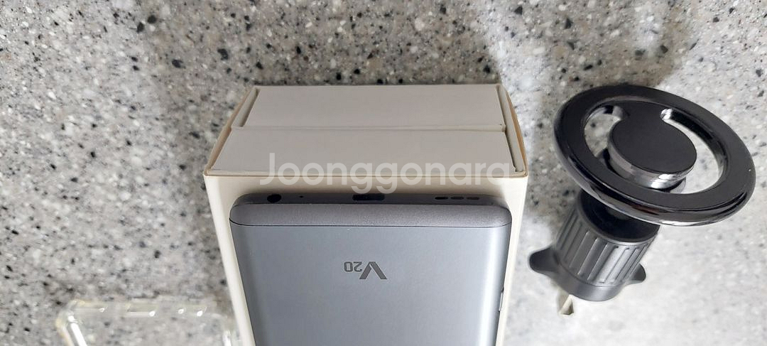 LG V20 + 추가배터리 + 차량용 마그넷 거치대--7