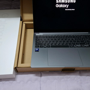 갤럭시북 5 프로 NT960XHA-K71AR 팝니다.