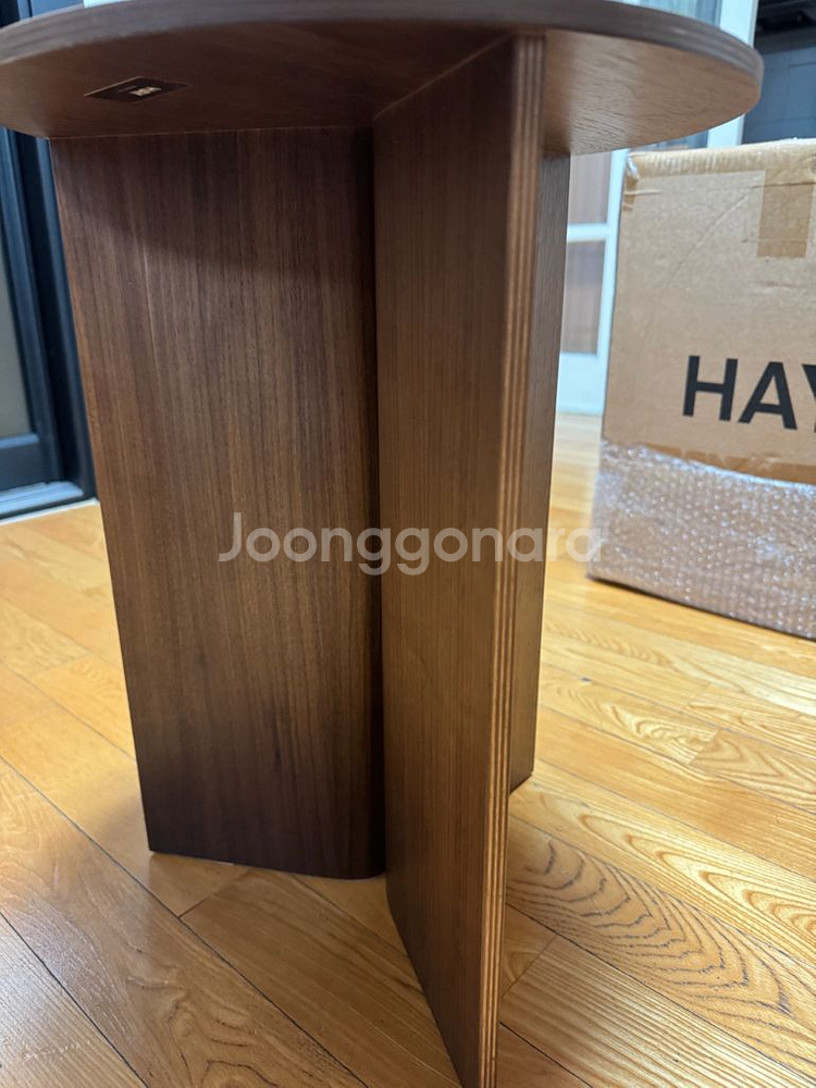 Hay 슬릿 테이블 우드 라운드 하이 (월넛)--3