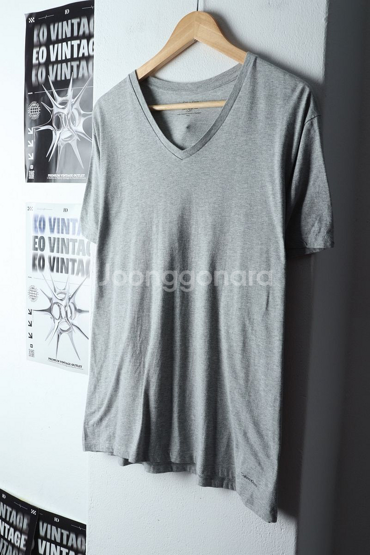 (L-XL) 캘빈클라인 반팔 티셔츠 브이넥 그레이--0