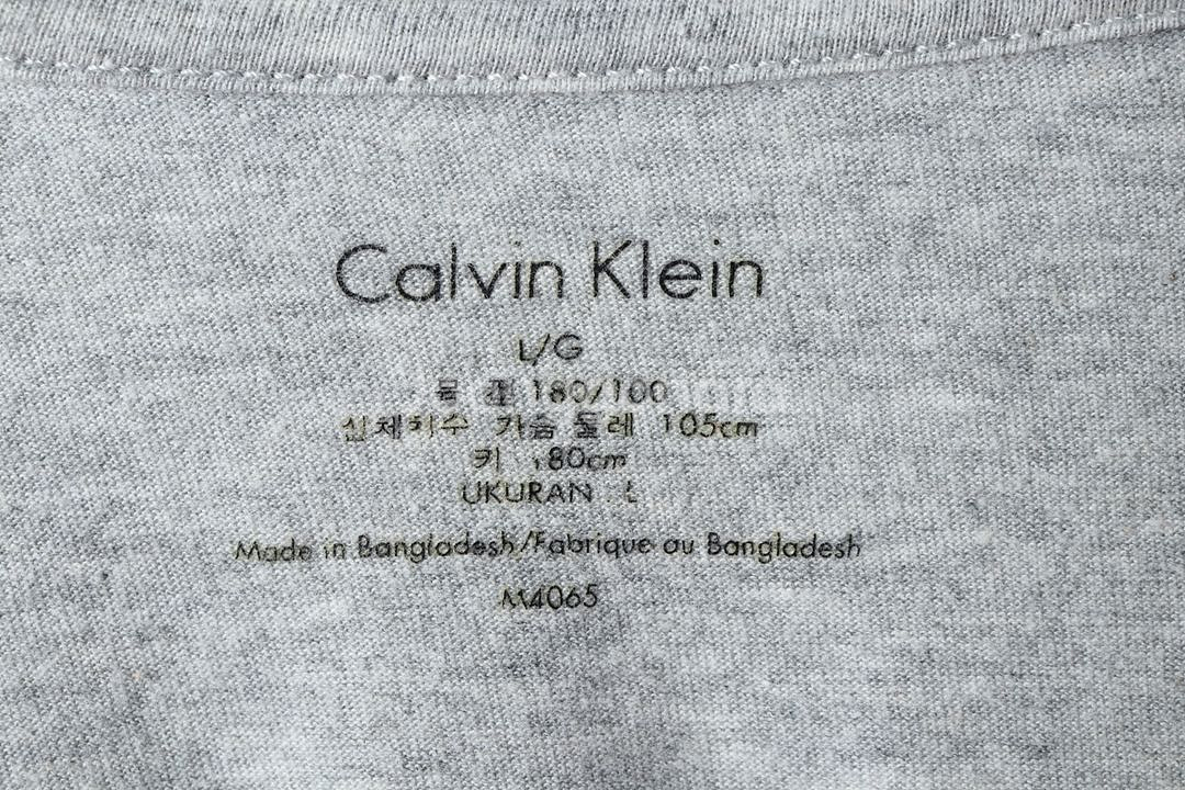 (L-XL) 캘빈클라인 반팔 티셔츠 브이넥 그레이--5