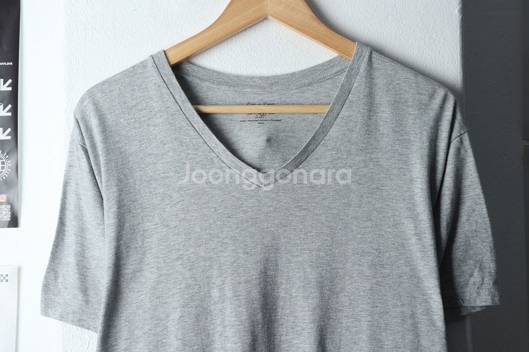 (L-XL) 캘빈클라인 반팔 티셔츠 브이넥 그레이--2