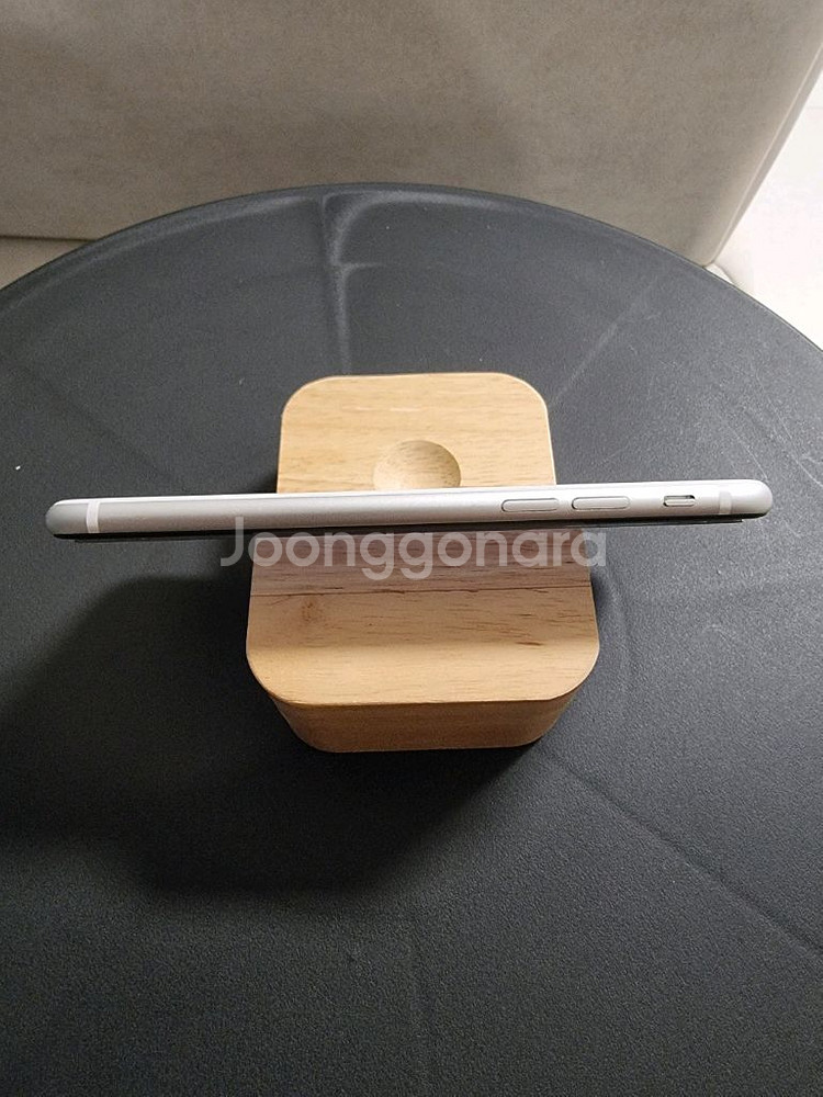 아이폰 SE2 128G 판매합니다!(배터리100%)--3