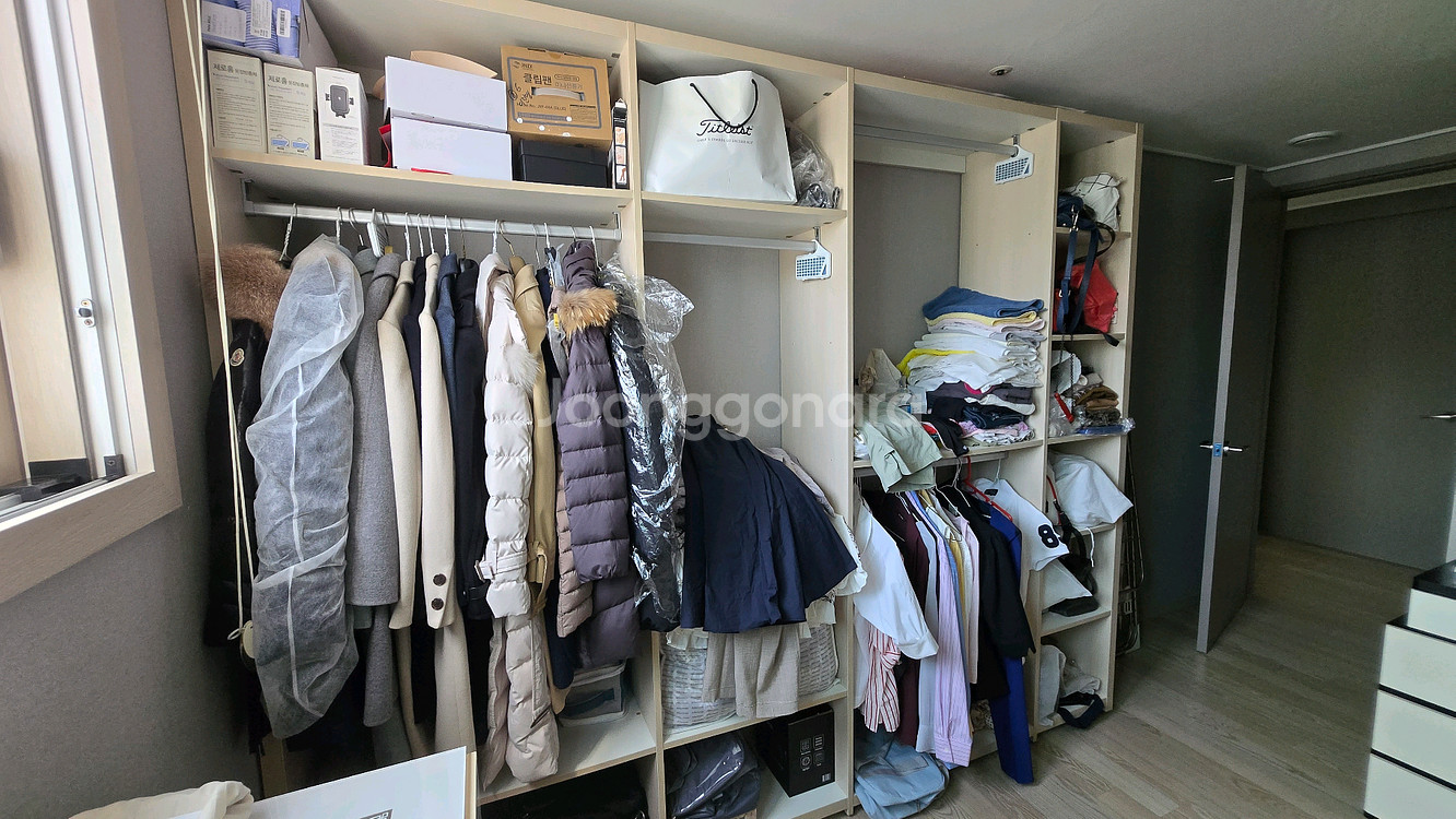드레스룸 옷장--1
