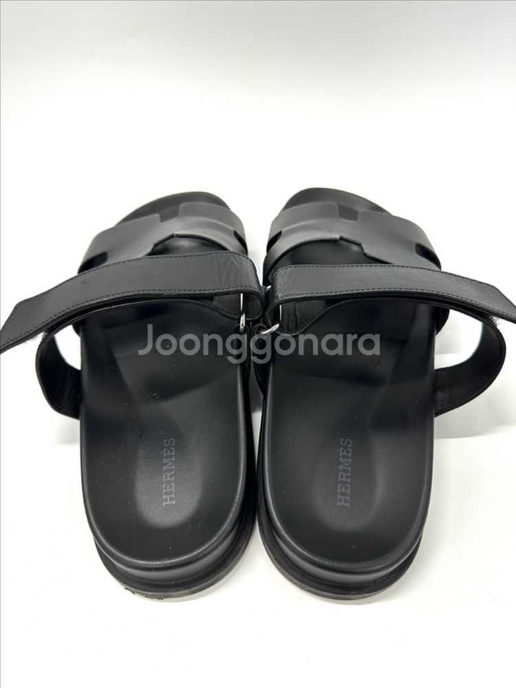 (42)에르메스 시프레 카프스킨 블랙 샌들--4