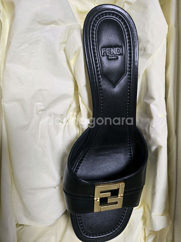 펜디(FENDI) 로마 힐 샌들 블랙 38사이즈--2