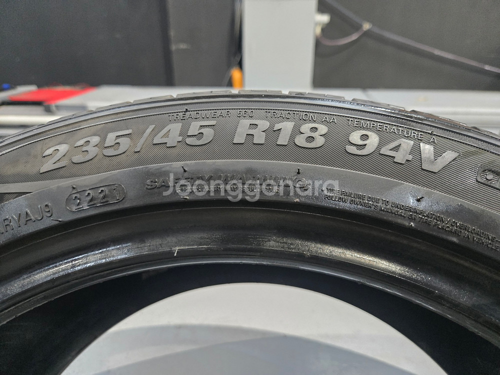 중고 타이어 235 45 18 금호 마제스티9 2본--4