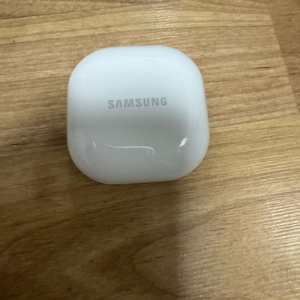 갤럭시 버즈2 무선이어폰 팝니다.