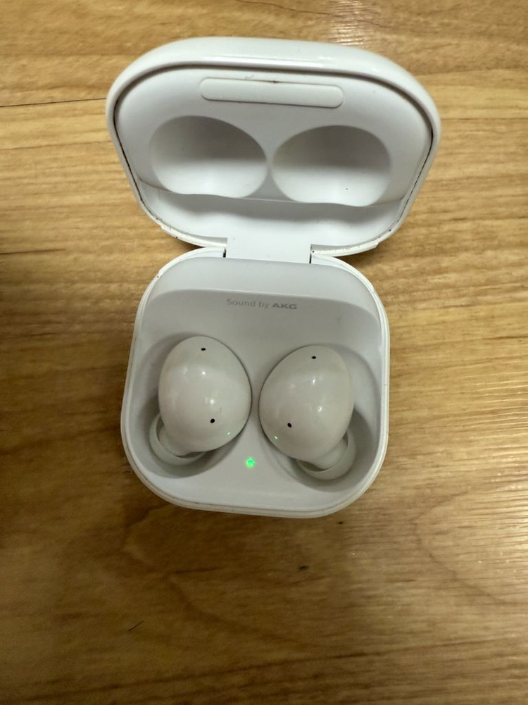 갤럭시 버즈2 무선이어폰 팝니다.--1