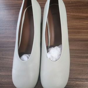 구호 KUHO 여성구두 힐 굽 5cm 보관만 한 새제품