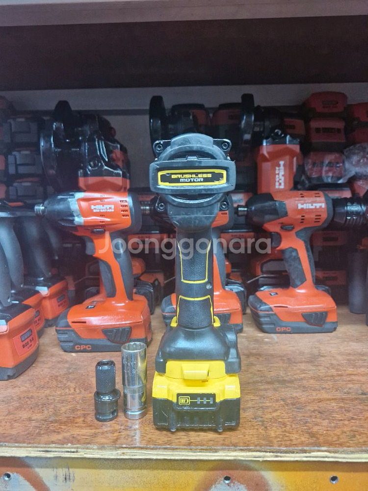 디월트충전임팩렌치 DCF922 미드토크임팩렌치 아시바렌--3