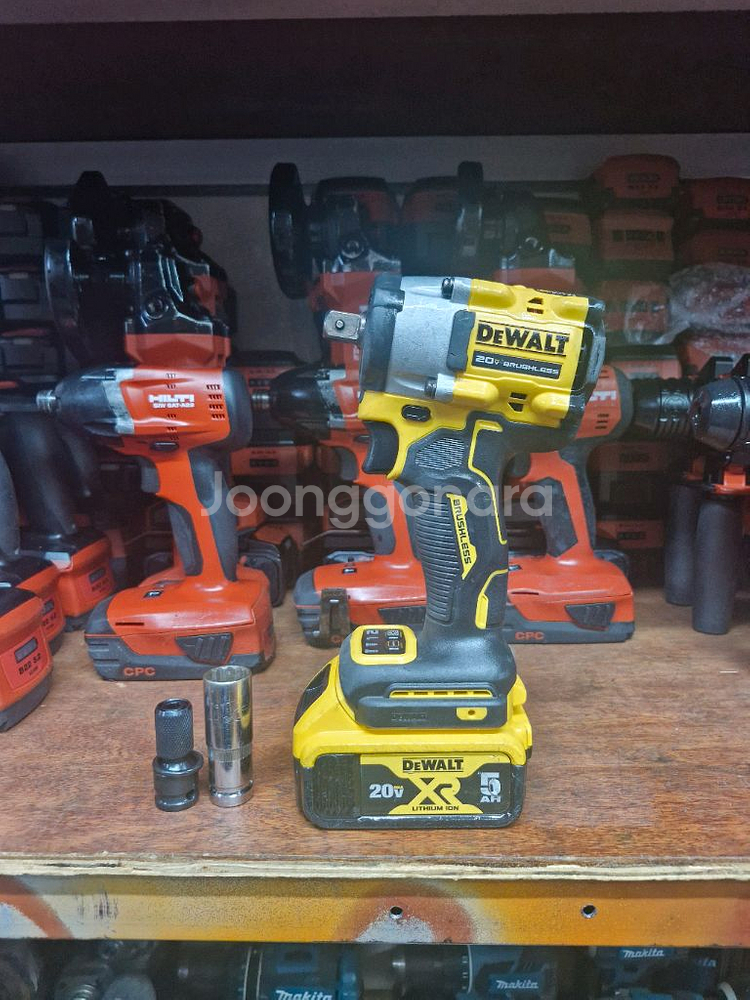 디월트충전임팩렌치 DCF922 미드토크임팩렌치 아시바렌--0