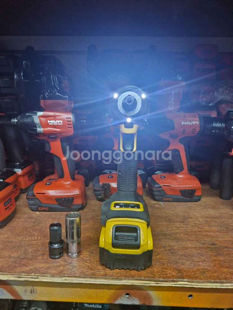 디월트충전임팩렌치 DCF922 미드토크임팩렌치 아시바렌--1