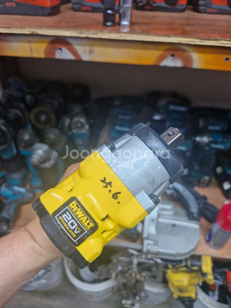 디월트충전임팩렌치 DCF922 미드토크임팩렌치 아시바렌--4