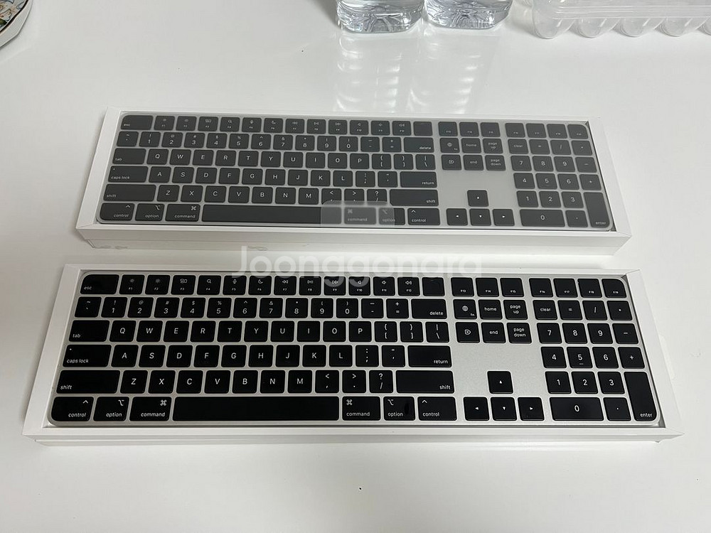 Apple 정품 매직키보드(숫자키패드 포함) 1개--2