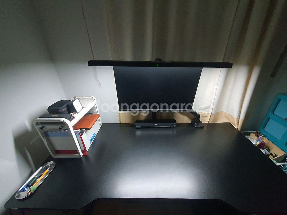 모션데스크+모니터+pc+모니터 암+의자+조명(일괄)--2
