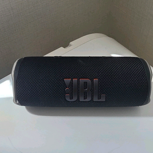 JBL 플립6 스피커 팝니다.