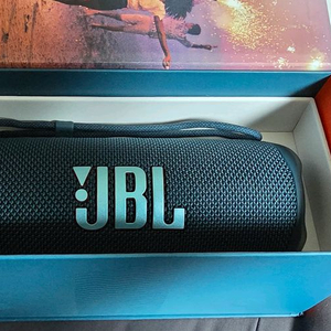 JBL flip6 스피커 A급 블루색상 팝니다.