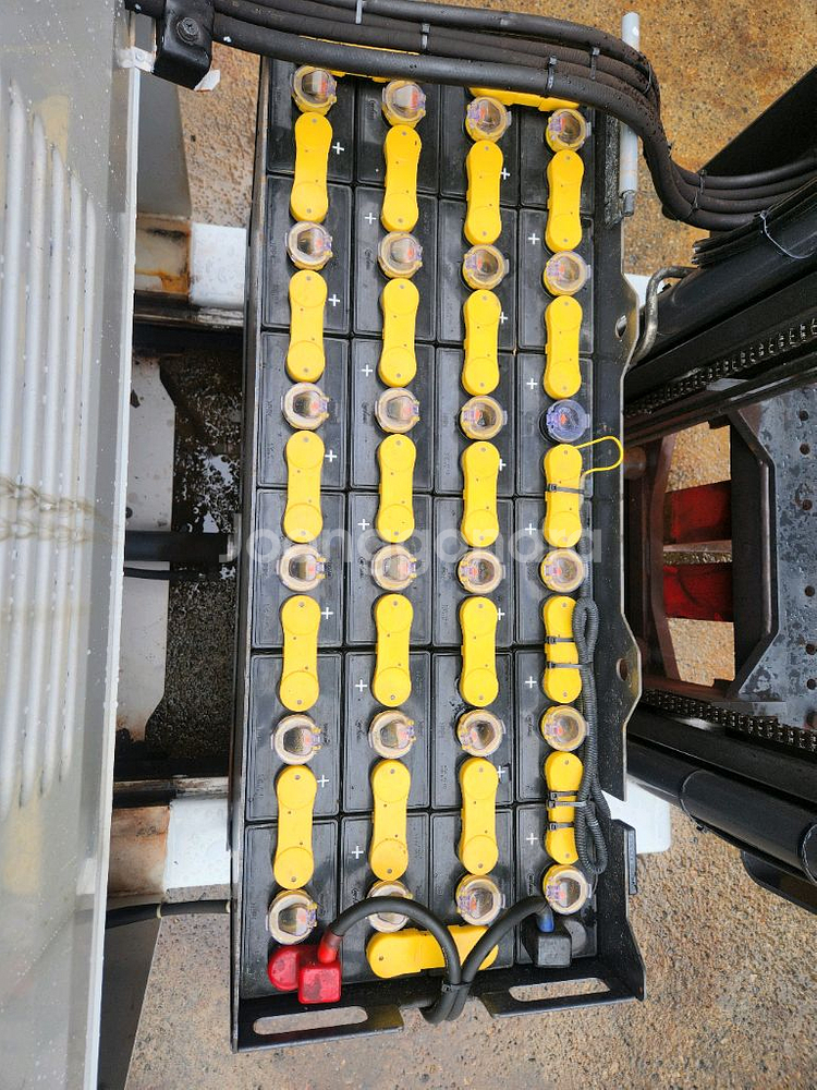 중고지게차 상태좋은 입식 전동지게차 1.5톤--9