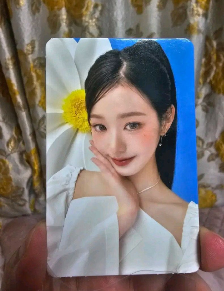 하자O)어뮤즈 원영 포카 양도합니다 이미지