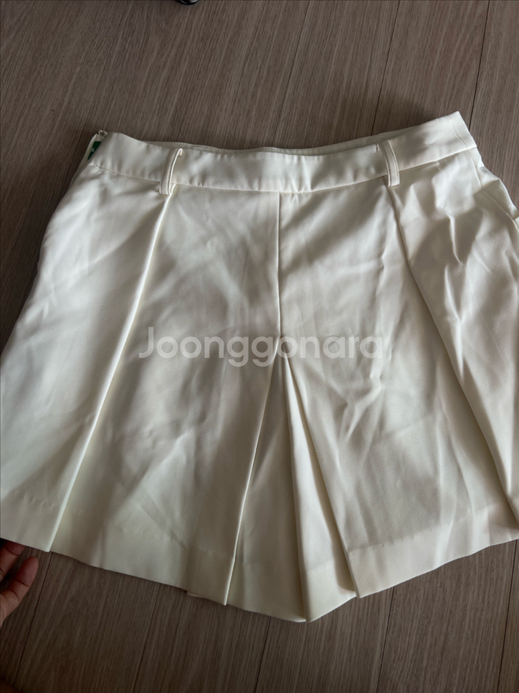마일즈앤마일즈앤마일즈 골프 치마바지 새상품 판매합니다.--9