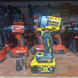 디월트충전임팩렌치 DCF922 미드토크임팩렌치 아시바렌