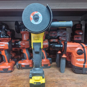 디월트충전그라인더 DCG409VS 속도조절 플렉스볼트어