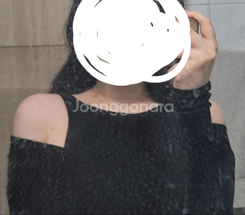 블랙 랩스타일 긴팔 오프숄더 골지티셔츠--0