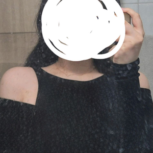 블랙 랩스타일 긴팔 오프숄더 골지티셔츠