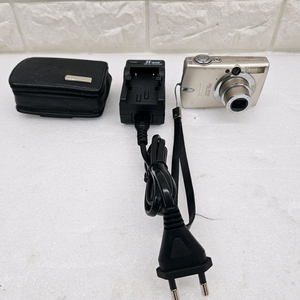 캐논 디지털 카메라 IXUS 750 입니다