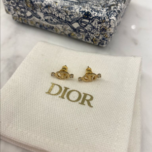 Dior 디올 귀걸이 판매합니다