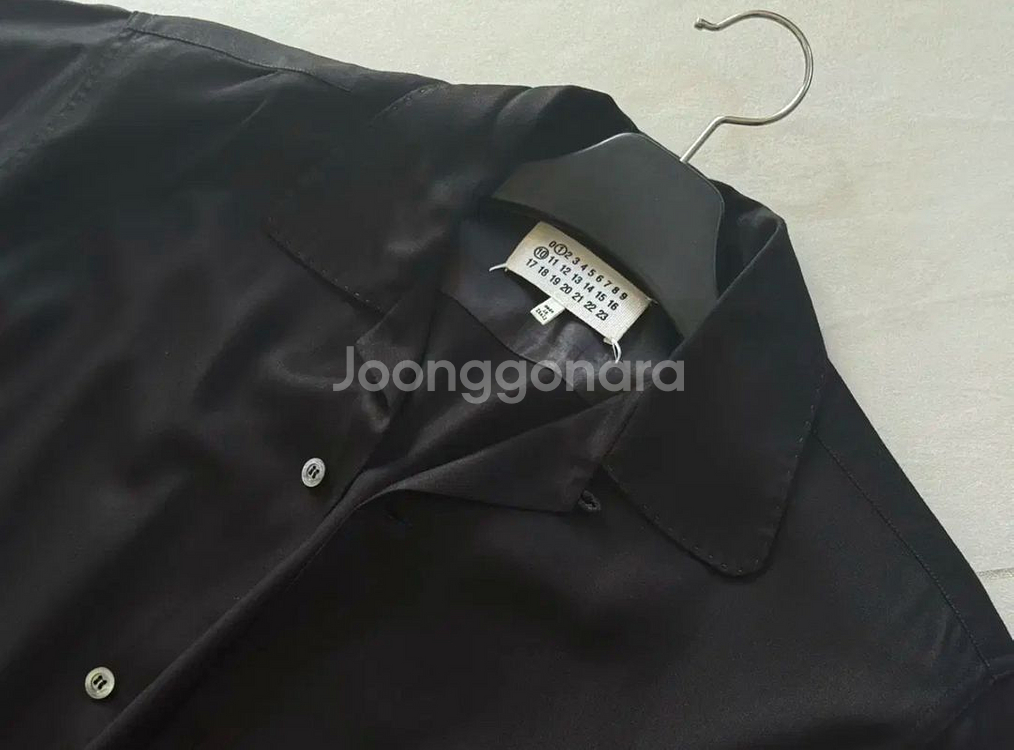 [48] 마르지엘라 백스티치 블랙 셔츠 (S50DR00--0